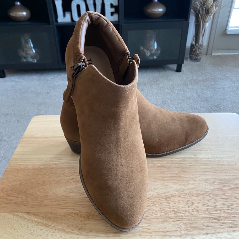 🔥🔥 Booties 🔥🔥 (NEVER WORN)